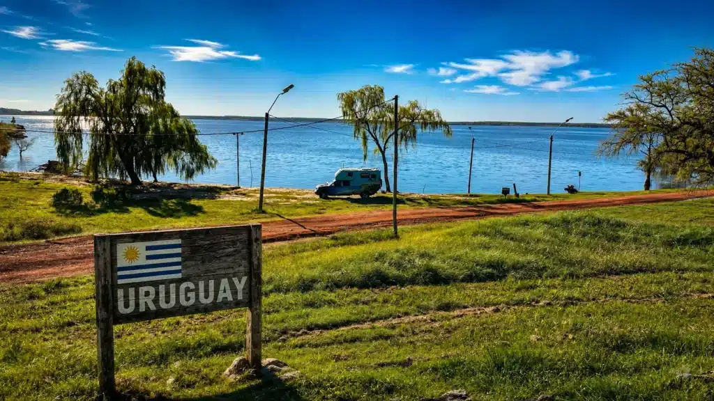 Viajar a Uruguay desde Argentina en motorhome cruzando la frontera